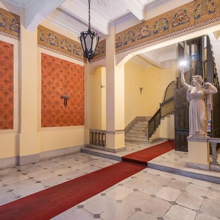 Palazzo Galeoni Luxury Suites Salerno Exterior photo