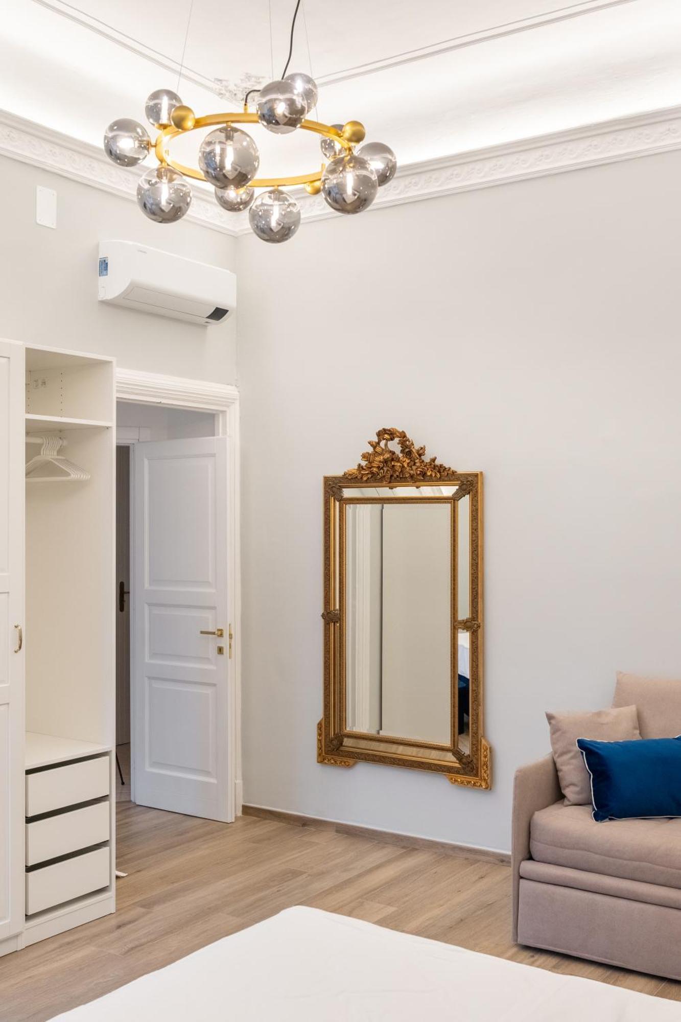 Palazzo Galeoni Luxury Suites Salerno Exterior photo