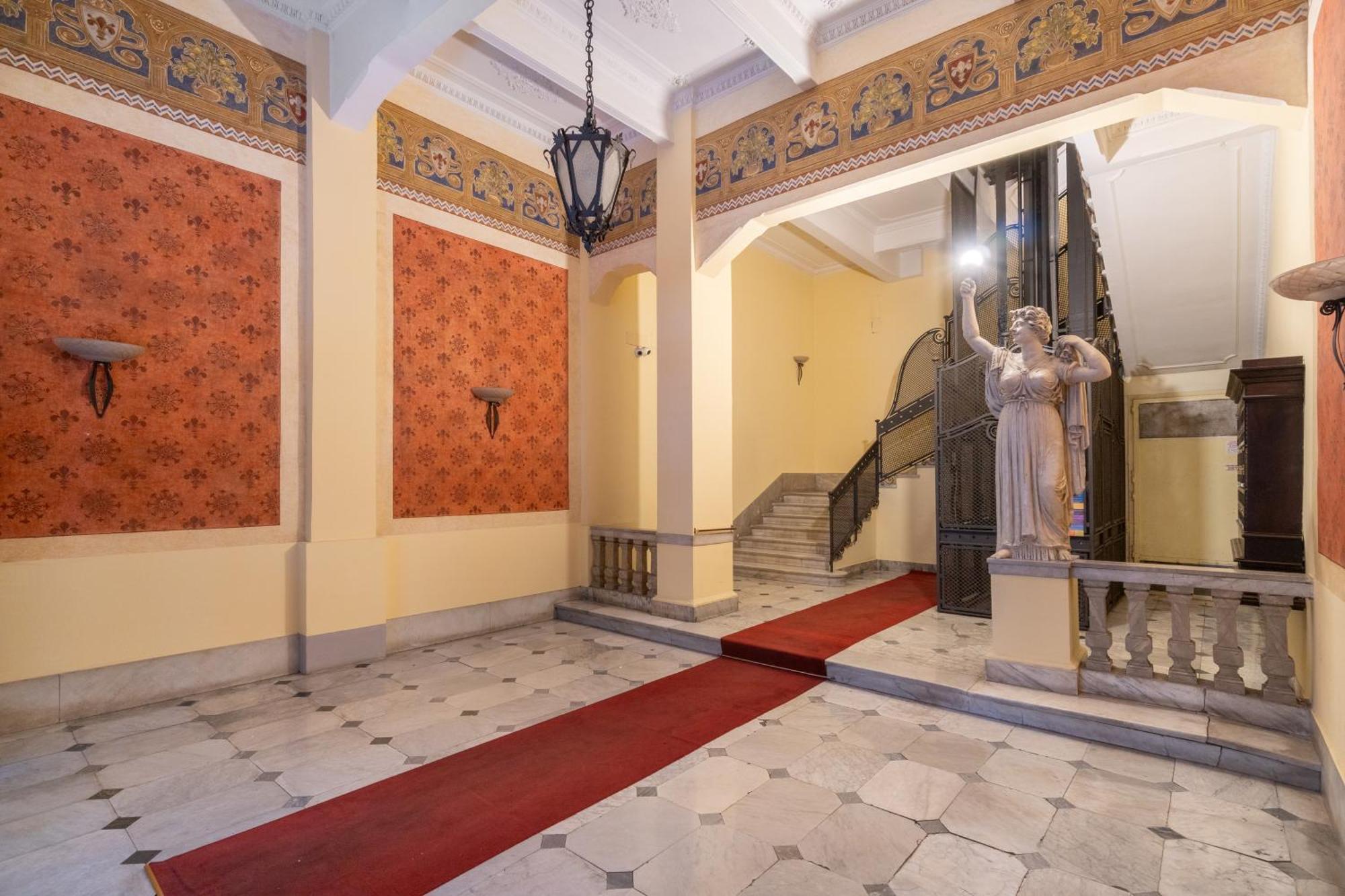 Palazzo Galeoni Luxury Suites Salerno Exterior photo